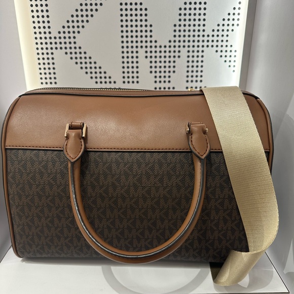 MICHAEL KORS TRAVEL MEDIUM DUFFEL CROSSBODY / SATCHEL BAG - Picture 10 of 16